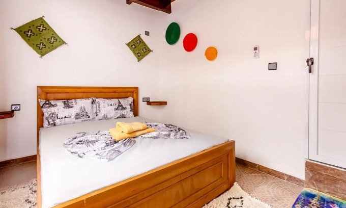 Agadir Apartamento | Bluerina - Private Budget Room Air conditioning And Breakfast Included
