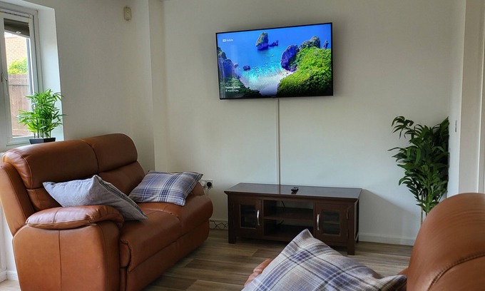 Clayton Casa | Bluesea Home near etihad, Co-Op Live, with free 2 parking spaces, Wifi