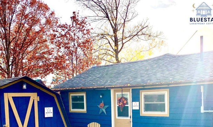 Leeds and the Thousand Islands Cabaña | Bluestar Lakefront Cottage Rental - 1000 Islands Region - Gananoque