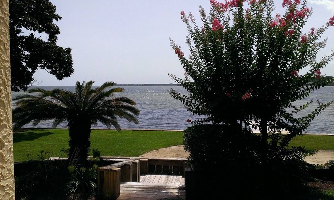 Niceville Condominio | Bluewater Bay Waterfront Condo Al otro lado de la bahía De Destin