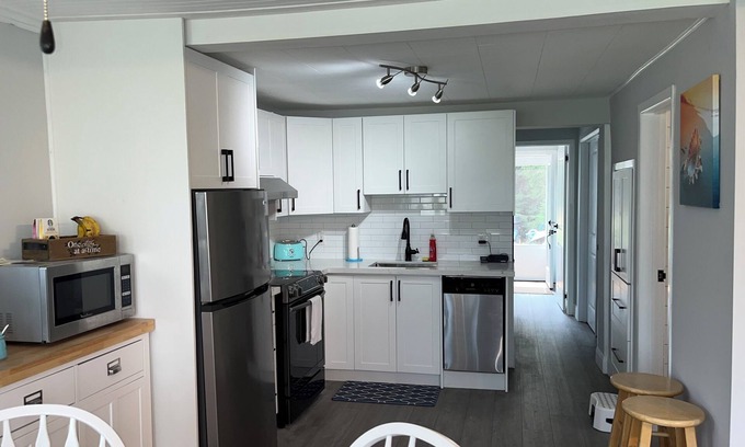 Port Stanley Cabaña | Bluewater Cabin little hidden blue gem in Port Stanley-4 seasons rental