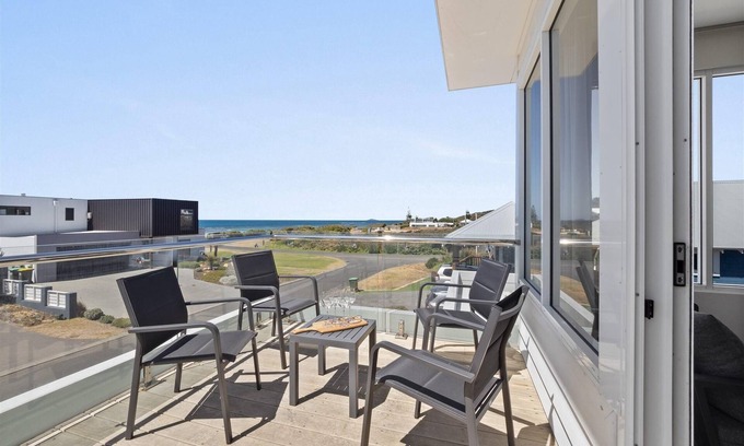 Augusta Casa | Bluewater Retreat - Bluewater Retreat - Breeze to the beach with ease