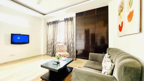 Defence Colony Apartamento | BluO 1BHK Defence Colony Mkt - Balcony, Parking