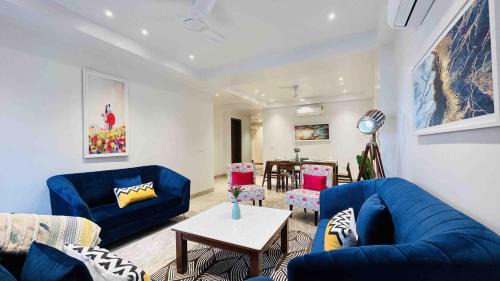 Saket Apartamento | BluO 3BHK Saket CityWalk Mall - Lift, Balcony, Parking