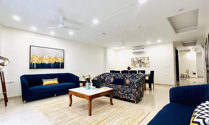 Saket Apartamento | BluO 4BHK Saket Max - Lift, Balcony, Parking