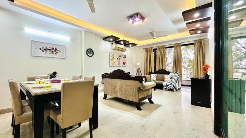 New Delhi Apartamento | BluO Park Facing 3BHK- Lift, Balcony, Parking