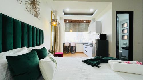 Noida Apartamento | BluO Studio Noida - BathTub, Gym, Balcony, Garden