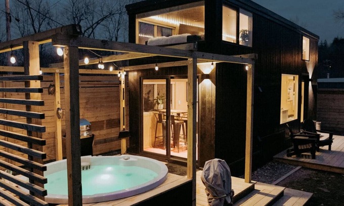 Chatham Apartamento | BLUSH: Boutique TINY home*private spa*walk to town