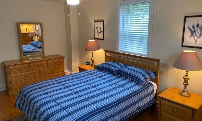 Bryn Mawr Apartamento | BM~4 2mins DT/Patio+Parking/50” Roku TV/400 Mbps