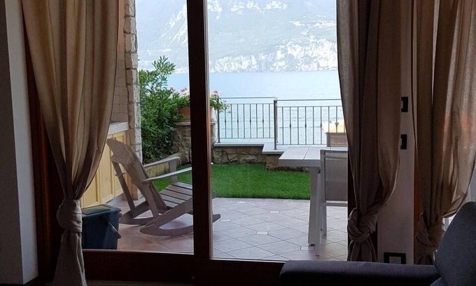 Magugnago Apartamento | Bmp Apartment DELUXE 2 con jacuzzi con vista al lago