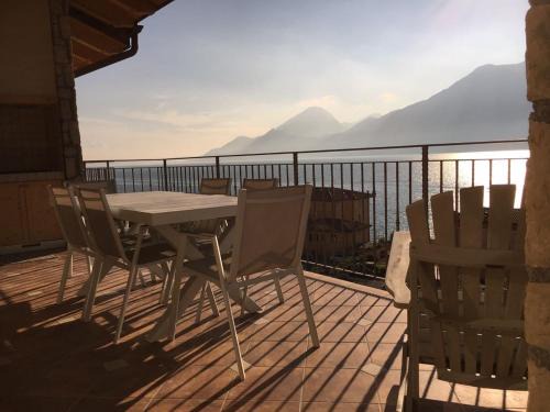 Magugnago Apartamento | BMP APARTMENT DELUXE 1 JACUZZI RISCALDATA PRIVATA vista Lago di Garda