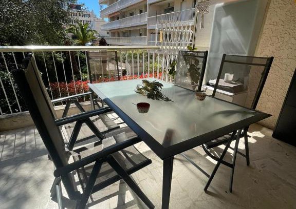 Antibes City Centre Casa | BNB RENTING spacious 1 bedroom apartment in Antibes center with a parking