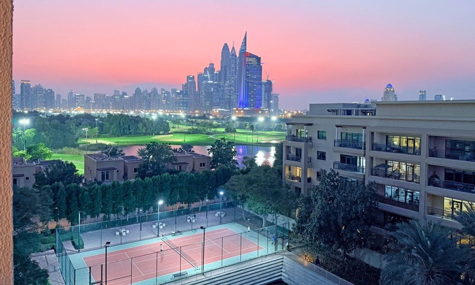 Dubai Apartamento | bnbme - Golf Tower - 2 BDR