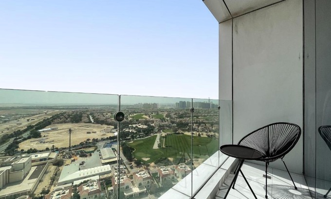 Dubai Sports City Apartamento | bnbmehomes - Elegant Studio Golf Course View - 1916
