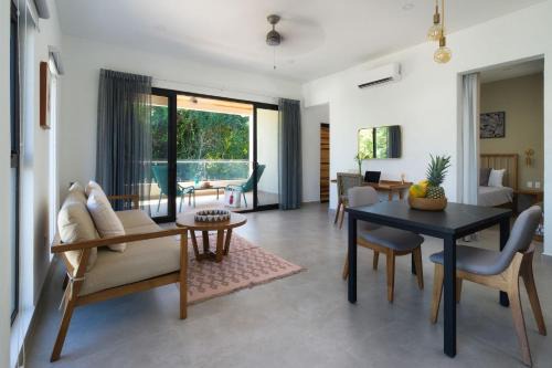 Playa Langosta Apartamento | Bo Jungle - Steps to Tamarindo Beach - Surf Pool 4