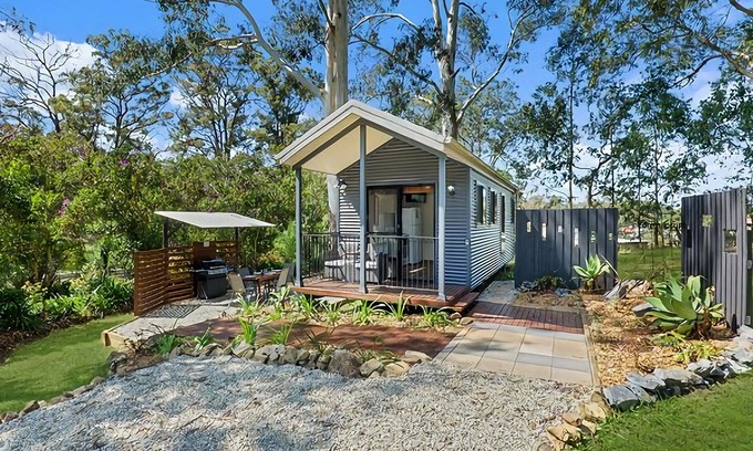 Boambee Cabaña | Boambee Cottage is a one-bedroom, self-contained cottage with everything you need.