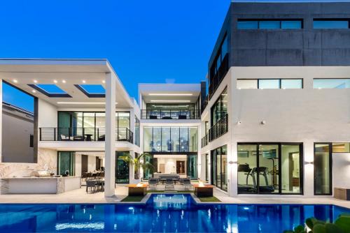 Coral Ridge Casa | Boardwalk Mansion