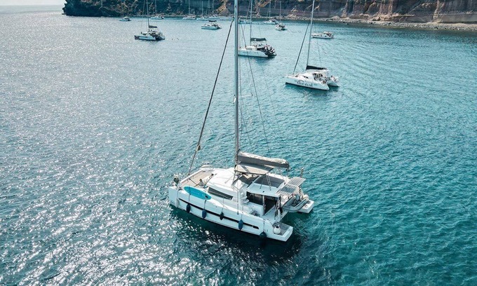 Vlychada Alquiler De Eote | Barco 'Catamarán B-happy Bali' con vistas al mar y aire acondicionado