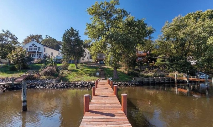 Glen Burnie Casa | Boat Charters - Air Hockey - Game Room - Dual Decks