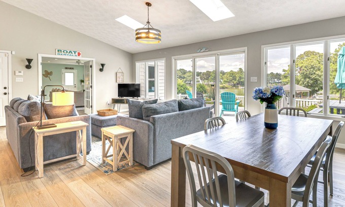 Deltaville Casa | Boat Dock & Kayaks: Waterfront Home in Deltaville!