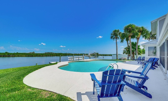 Dixie Shores Casa | Boat Dock & Pool: Bayfront Crystal River Home