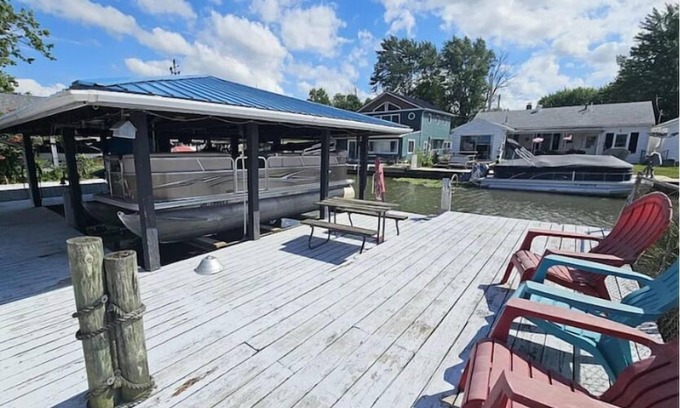 Lakeview Casa | Boat dock-Waterfront-Hot tub on Indian Lake