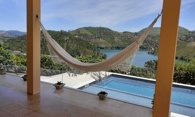 Pombeira Villa | Casa del barco por el río Ferreira do Zezere