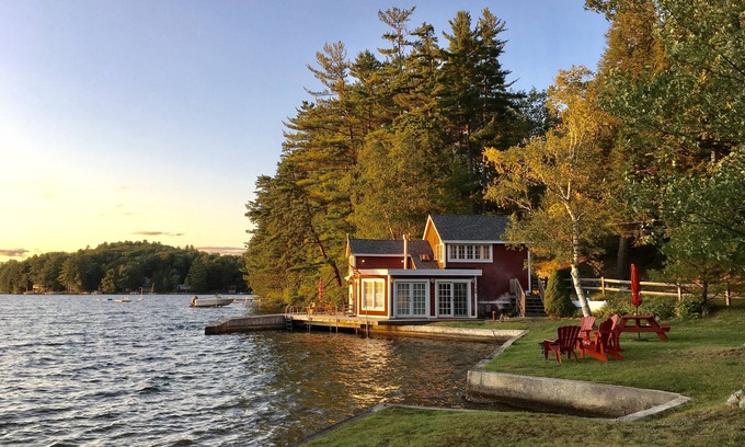 Wakefield Casa | Boat House Casa De Campo En Great East Lake.