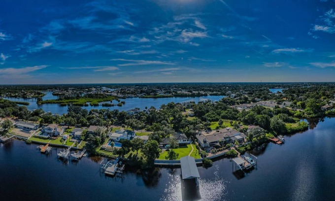 Tarpon Springs Casa | Boat house on the gulf - 4 bedrooms / 3 bathrooms