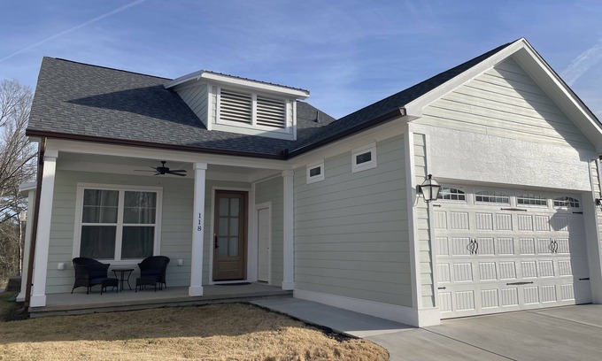 Greenwood Casa | Boat Launch Bungalow - Steps to Lake Greenwood. NEW, Modern and Pet Friendly!