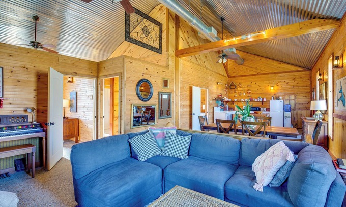 Quinlan Cabina | Boat Ramp & Fire Pit: Lake Tawakoni Group Retreat!