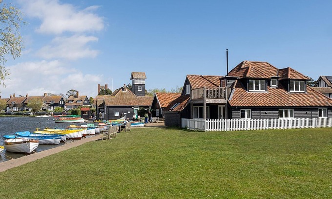 Thorpeness Cabaña | Boat Shelter Cottage - sleeps 8 guests in 4 bedrooms