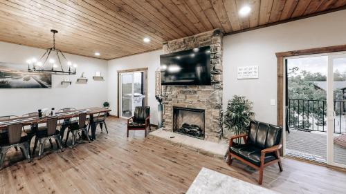Indian Point Casa | Boat Slip - Luxury Lake Resort Lodge