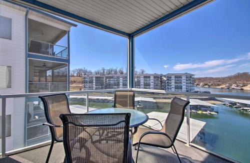 Lake Ozark Apartamento | Boat Slip, Views Waterfront Lake Ozark Condo!