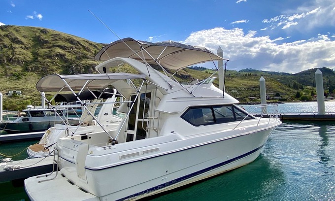 Chelan Alquiler De Eote | Boat Stay on Lake Chelan: Clubhouse, Small Dog, Propane Grill