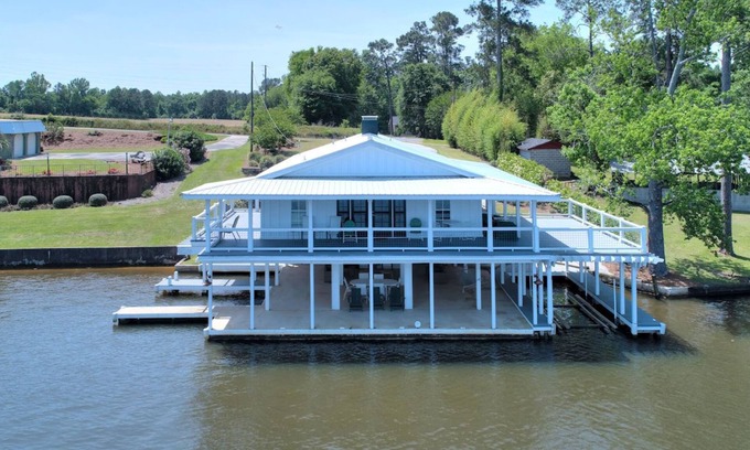 Warwick Casa | Boaters Dream Lake House 3/3.5 with 2 kitchens