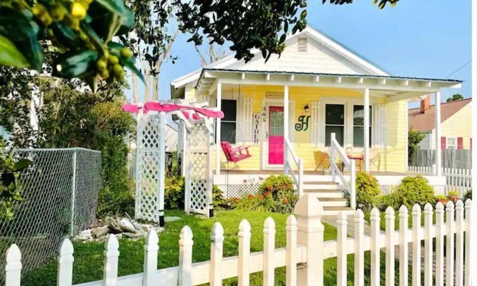 Colonial Beach Cabaña | Boaty McBeach House: A Short Walk to Beach, Waterfront Sunsets & Restaurants!