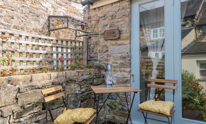 Ashford-in-the-Water Cabaña | BOBBIN COTTAGE, pet friendly, with open fire in Ashford-In-The-Water