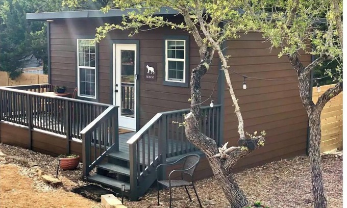 Austin Cabina | Bobcat cabin in 2 acre boutique resort with pool!