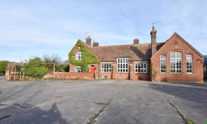 Holt Casa | Bodham Halls - green door - 5 bed