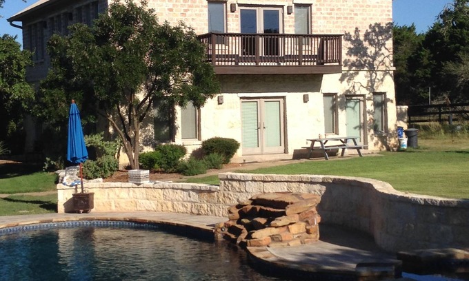Boerne Casa | Boerne Hill Country 3000 pies cuadrados Casa con Piscina en el 5 Acres cerrada, para 12 personas