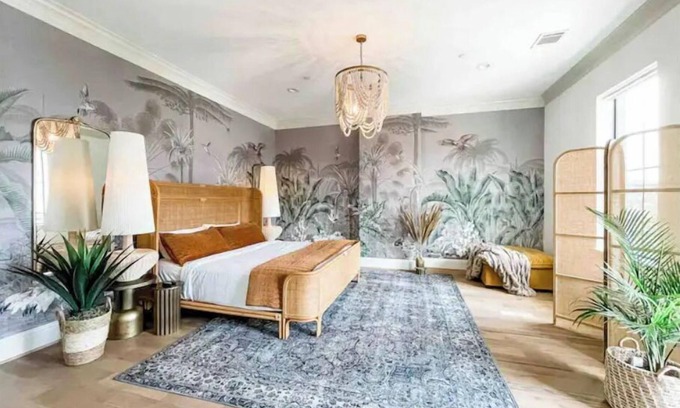 Neartown Casa | Boheme Haus ·Award-Winning Designer Luxury for 12· Montrose ·3200sqft Elevator