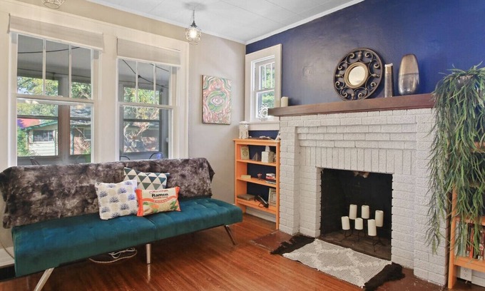 Columbia Casa | Bohemian Bungalow, Pac-Man, walk downtown!