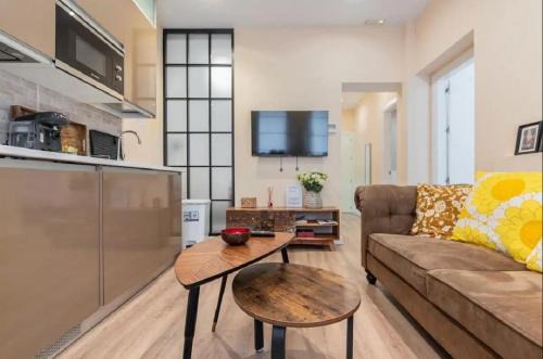 Barrio de La Latina Apartamento | Bohemian Charm in the Latina.