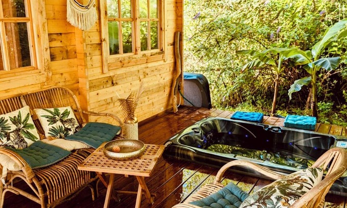 Azereix Cabina | Bohemian coconut hut