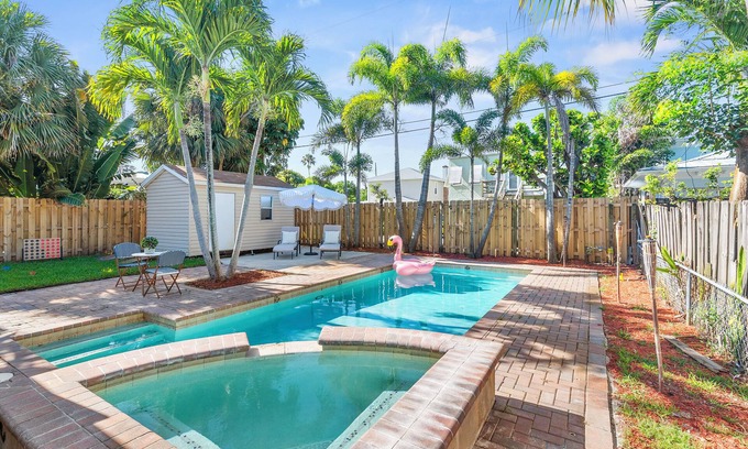 Old Northwood Historic District Casa | Bohemian Retreat-Heated Pool, Jacuzzi & Pool Table