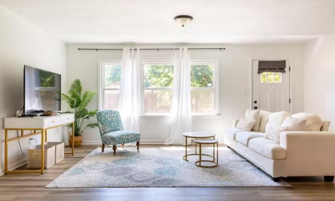 Newton Casa | Bohemian Retreat Newly Remodeled with New Hot tub