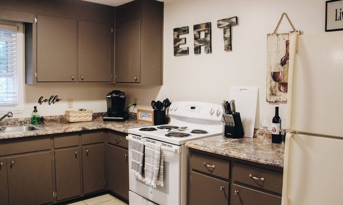 Floyd Apartamento | Boho 2 bedroom in downtown Floyd, VA-Golden Maple