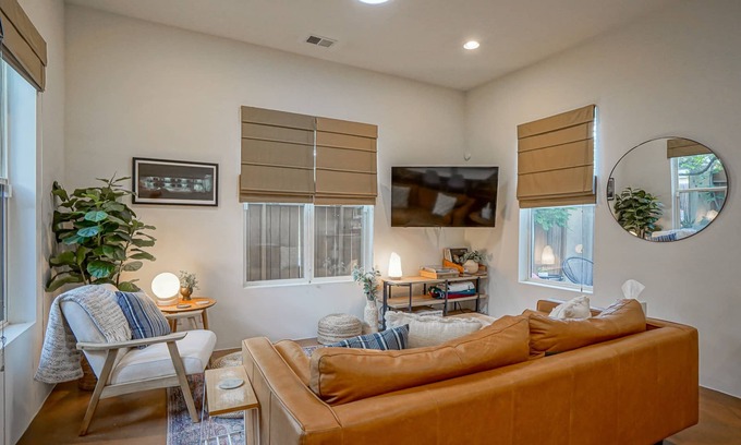 Downtown Albuquerque Casa | Boho 2b/2ba Downtown/OldTown, Patio w/fire feature