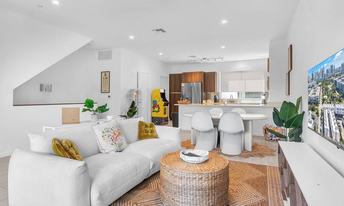 Flagler Village Casa | Boho Beach Haven in Downtown FTL 9 minutes to the beach!